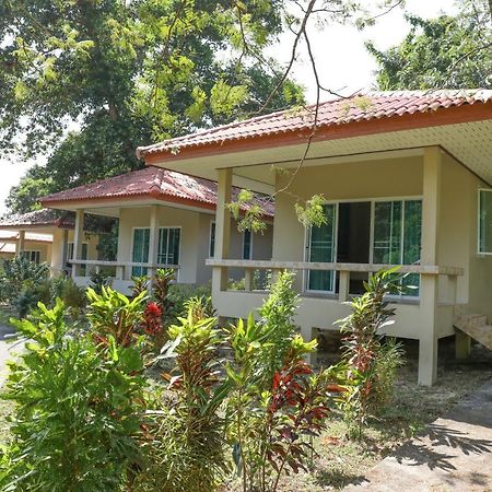 Baansukjai Bungalows Ranong Exterior foto