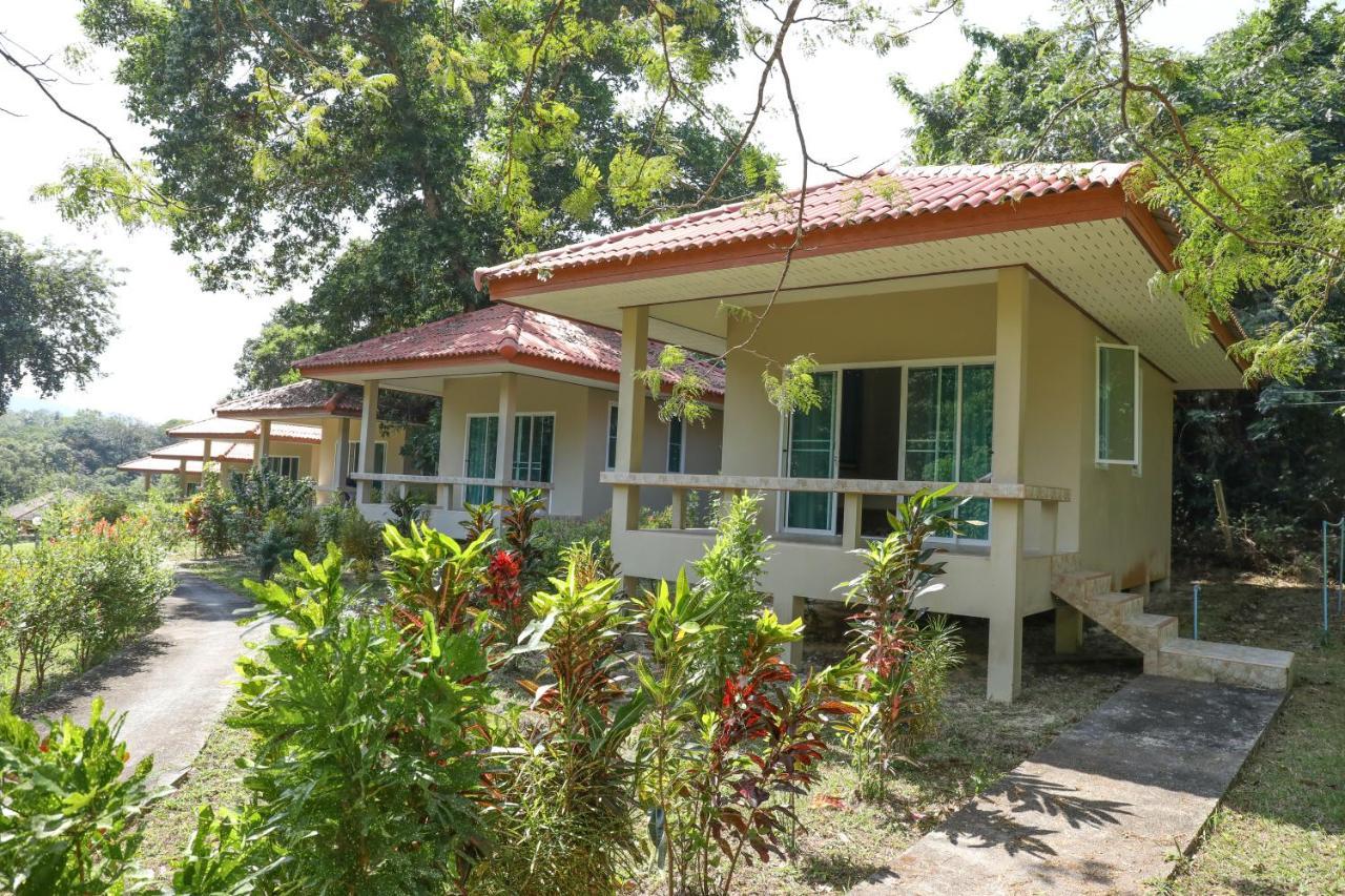 Baansukjai Bungalows Ranong Exterior foto