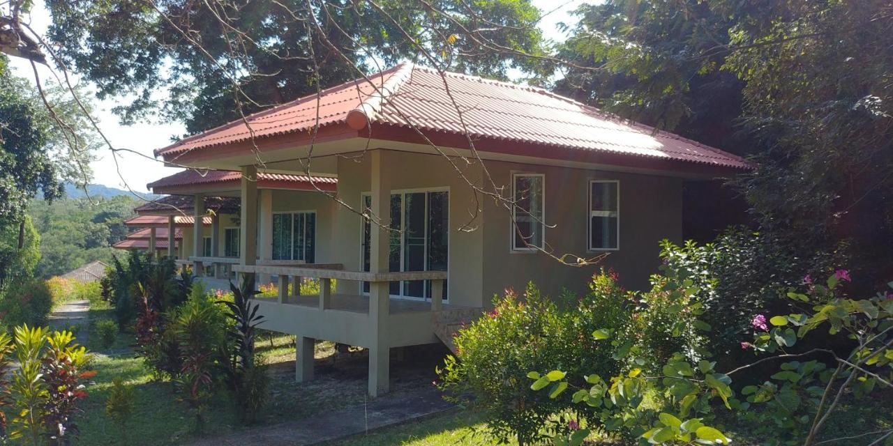 Baansukjai Bungalows Ranong Exterior foto