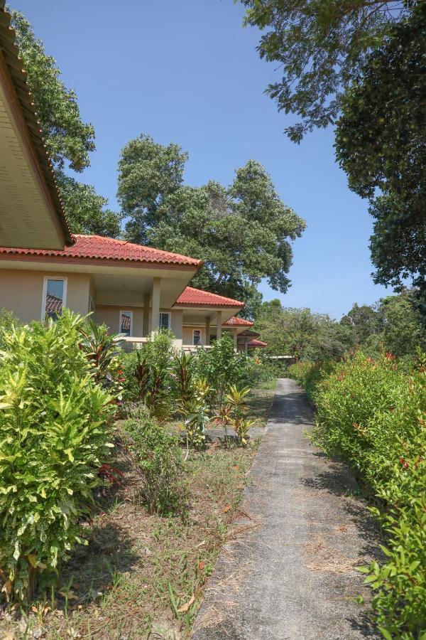 Baansukjai Bungalows Ranong Exterior foto